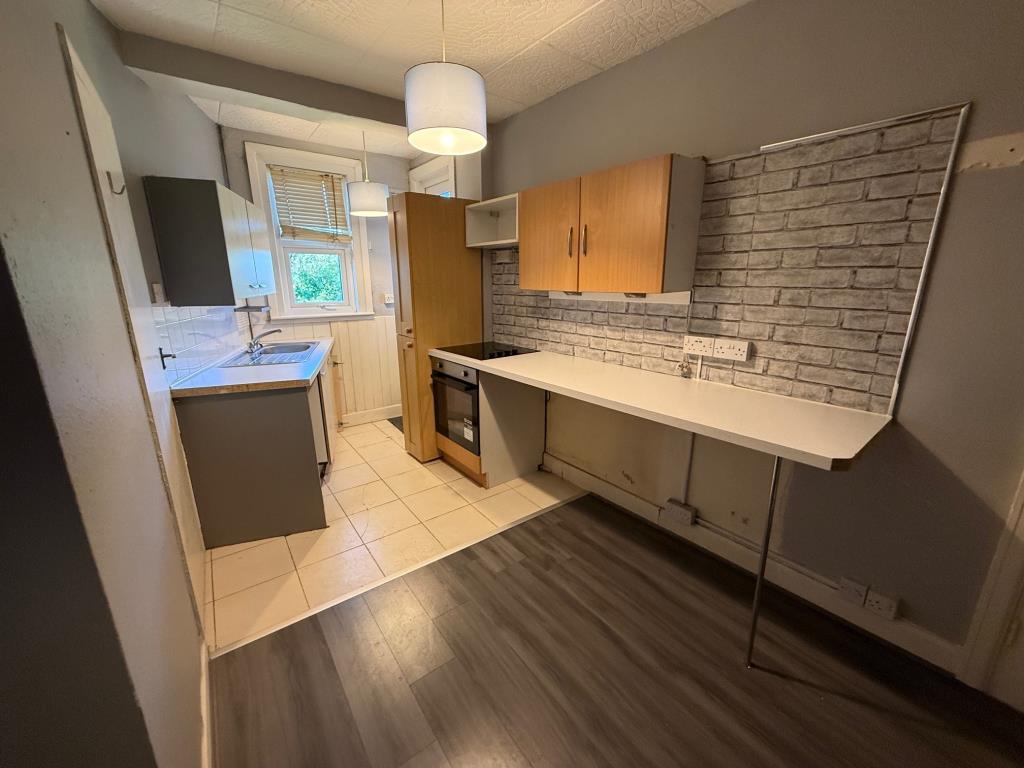 Lot: 93 - GROUND FLOOR APARTMENT WITH DIRECT ACCESS TO COMMUNAL GARDENS - Kitchen come breakfast room